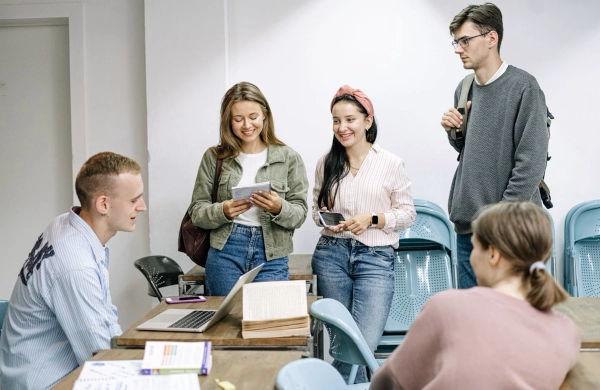 Postdocs, PhD students & librarians using Constructor Research