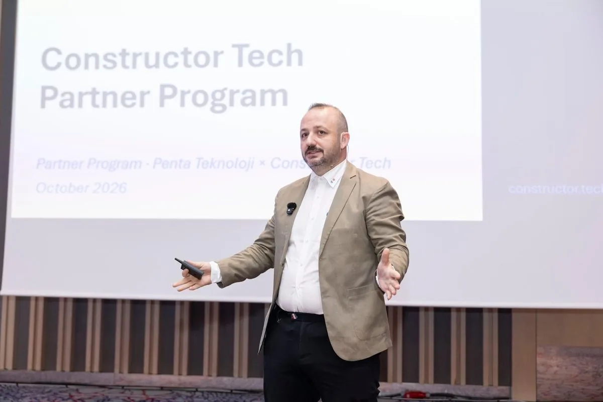 Gürcan Demirci presents the Constructor Tech Partner Program on stage at the launch event in Istanbul